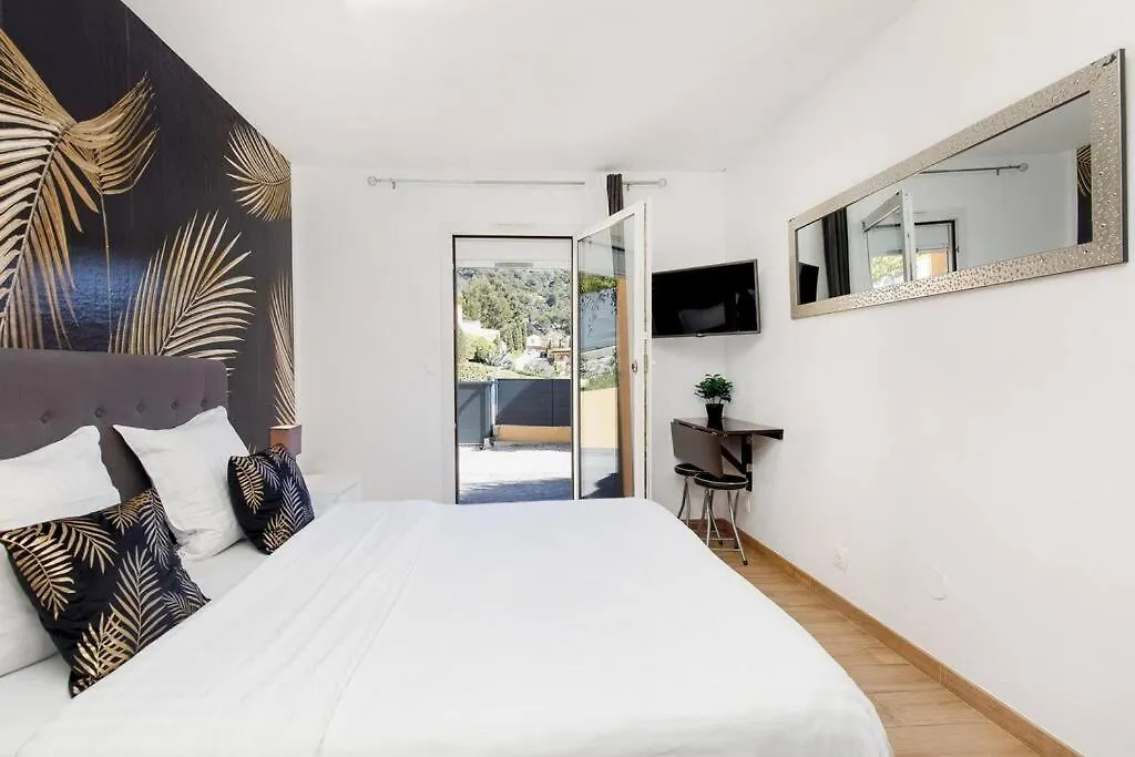 Apartment Studio Au Calme, Avec Terrasse Et Parking A Eze Village