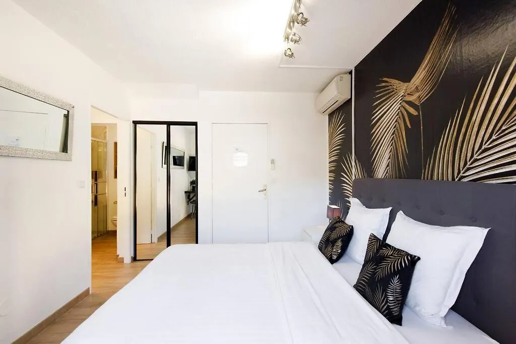 Apartment Studio Au Calme, Avec Terrasse Et Parking A Eze Village
