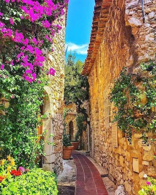 Studio Au Calme, Avec Terrasse Et Parking A Eze Village 0*,