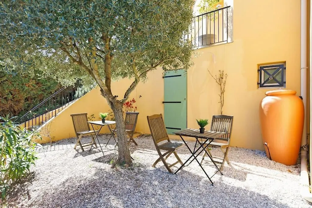 Apartment Studio Au Calme, Avec Terrasse Et Parking A Eze Village