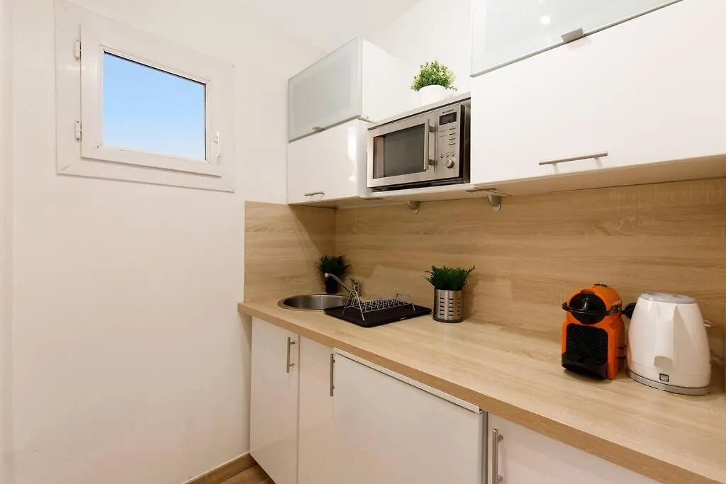 Apartment Studio Au Calme, Avec Terrasse Et Parking A Eze Village France